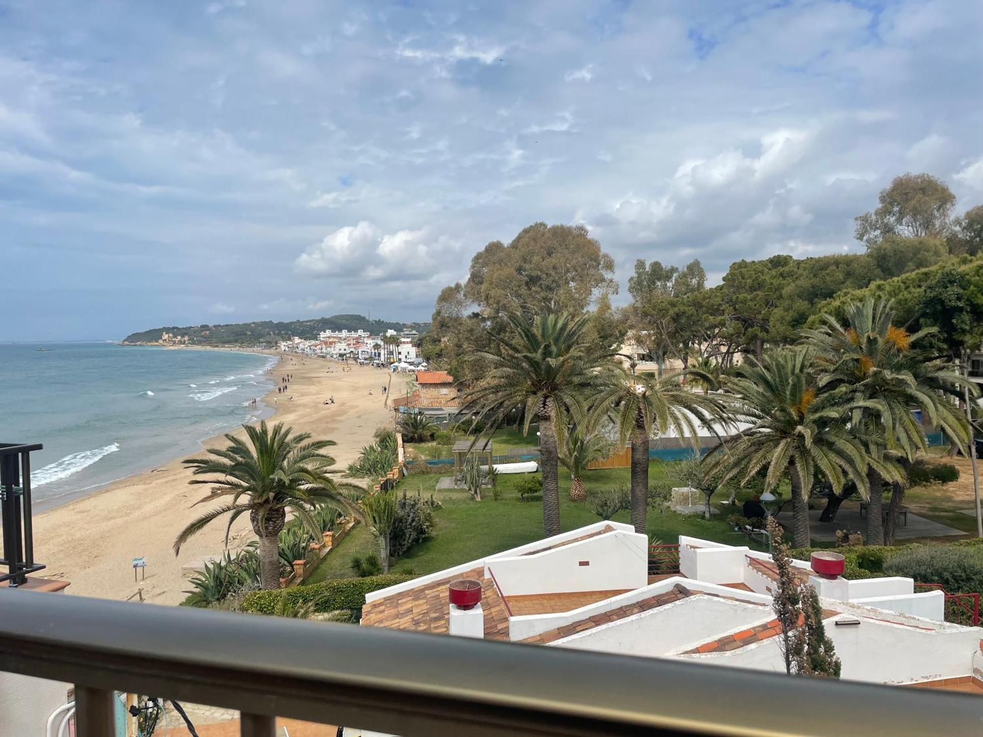 Altafulla, Primera Linea De Mar Con Acceso Directo A La Playa Exterior foto