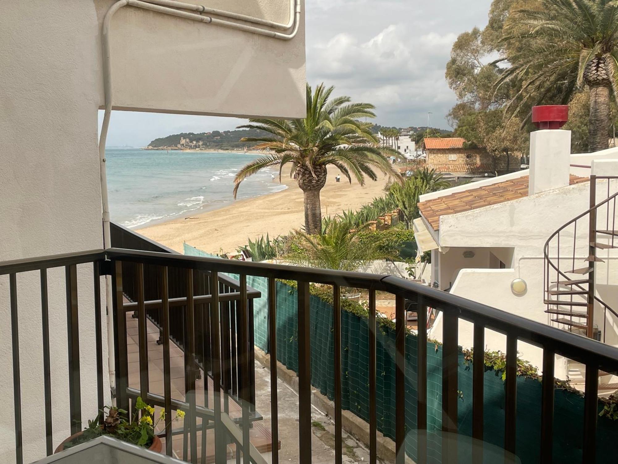 Altafulla, Primera Linea De Mar Con Acceso Directo A La Playa Exterior foto