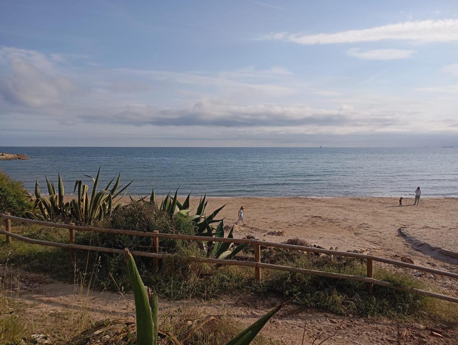 Altafulla, Primera Linea De Mar Con Acceso Directo A La Playa Exterior foto